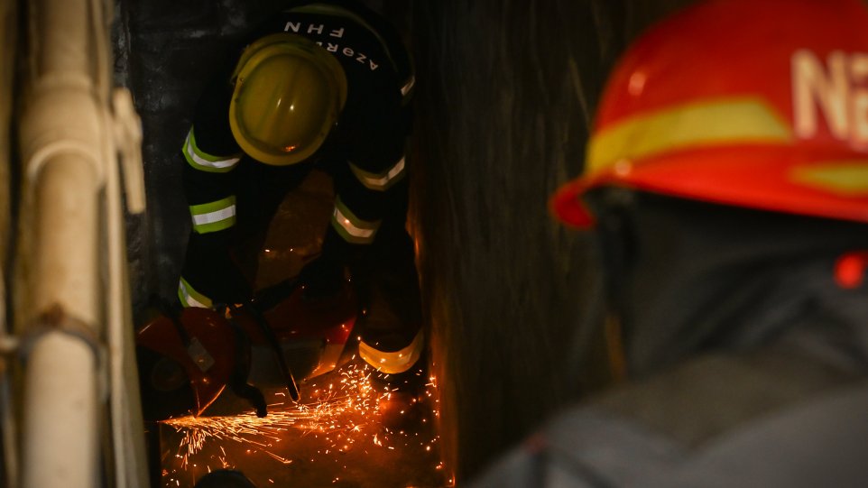 “Xilas etdiyimiz insanların sayını unuduruq...” – YANĞINSÖNDÜRƏNLƏRİN VƏ XİLASEDİCİLƏRİN BİR GÜNÜ