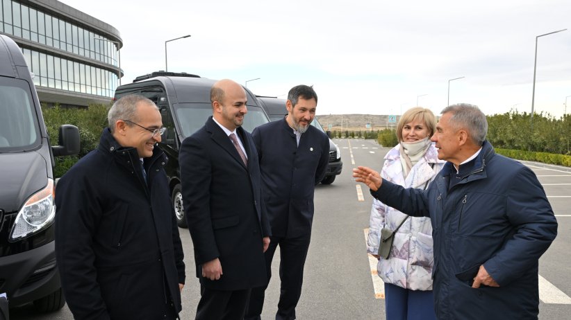 Rüstəm Minnixanov Cəbrayıl, Qubadlı və Zəngilan rayonlarına üç ədəd mikroavtobus hədiyyə edib