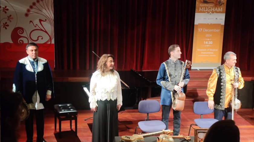 Azərbaycan milli musiqi alətləri Brüssel "Kral İncəsənət və Tarix Muzeyi"nə hədiyyə edilib