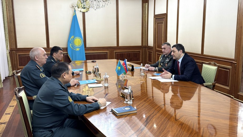 Azərbaycanın və Qazaxıstanın silahlı qüvvələri arasında tərəfdaşlığın artırılması yolları müzakirə edilib