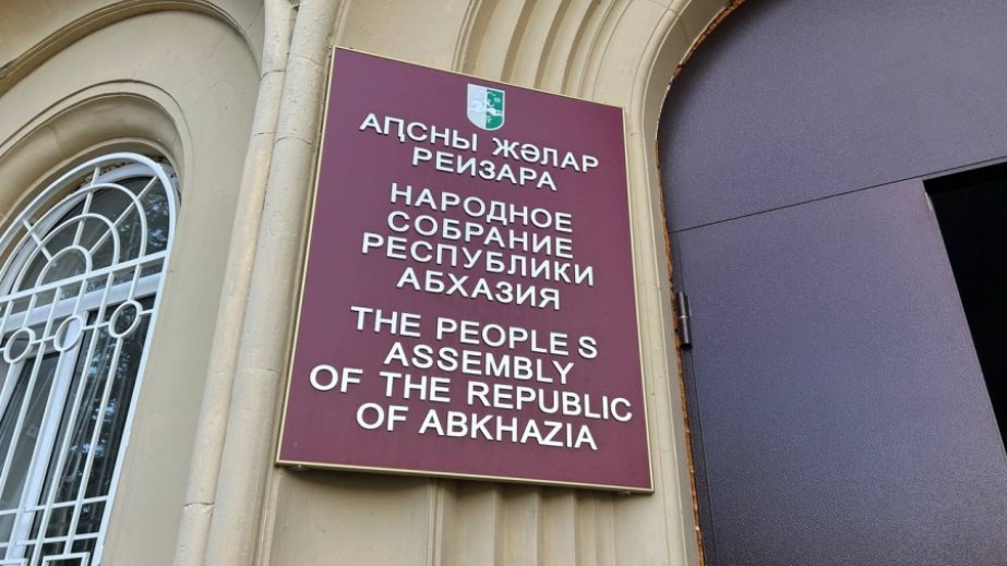 Abxaziyanın qondarma parlamentində baş vermiş atışmada deputat ölüb