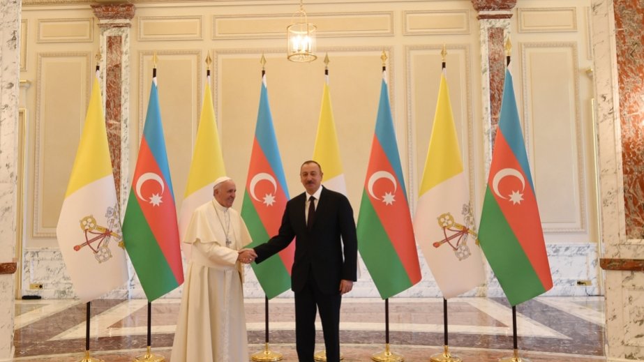 Prezident İlham Əliyev: Müasir Azərbaycan cəmiyyətində xristian icmasının özünəməxsus yeri vardır