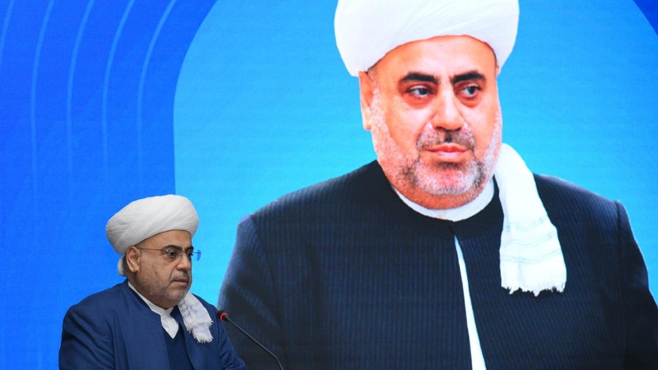 Şeyxülislam Allahşükür Paşazadə din xadimlərinin vahid geyimindən danışdı