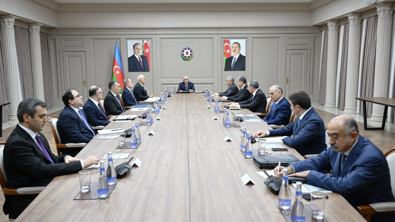 Təyyarə qəzasının səbəblərinin araşdırılması üçün yaradılmış dövlət komissiyasının iclası keçirilib