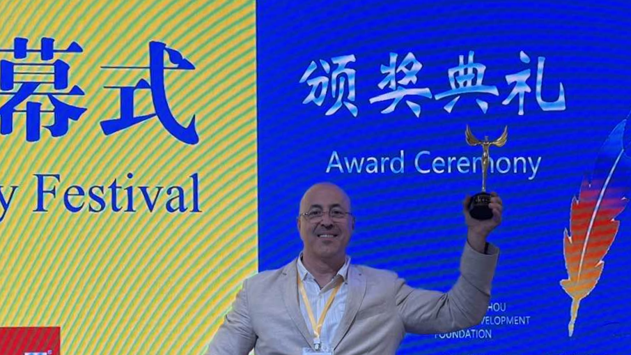 Azərbaycanlı yazıçı Çində “İlin şairi” mükafatına layiq görülüb