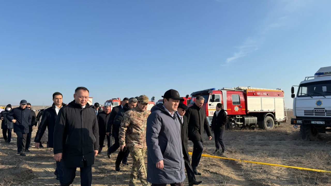 Təyyarə qəzası ilə bağlı yaradılan dövlət komissiyasının üzvləri hadisə yerindədir
