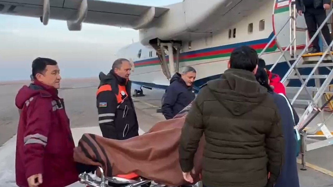 Aktauda təyyarə qəzasında yaralanan vətəndaşlar FHN-nin xüsusi təyyarəsi ilə Bakıya yola düşüb (FOTO)