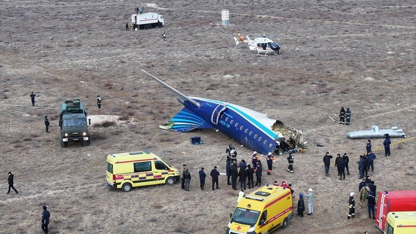 Aktauda təyyarə qəzasından sağ çıxan sərnişin AZAL-ın stüardessasının cəsarətindən danışıb