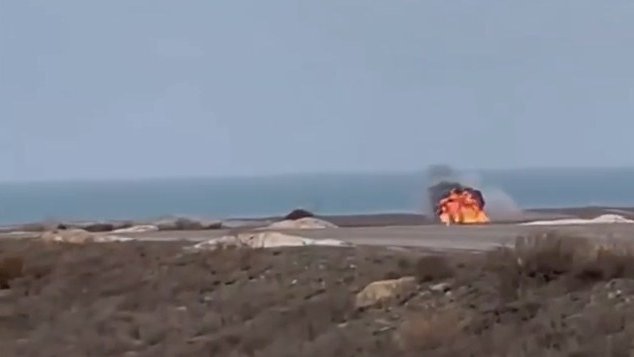 Təyyarə qəzasında sağ qalan Azərbaycan vətəndaşları Aktau hava limanına aparılır