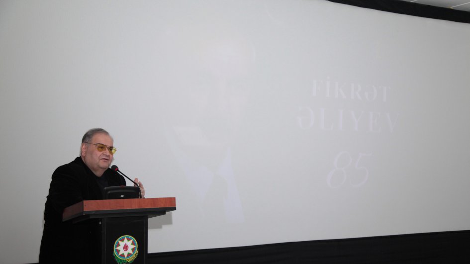 Tanınmış kinorejissor Fikrət Əliyevin xatirə gecəsi keçirilib