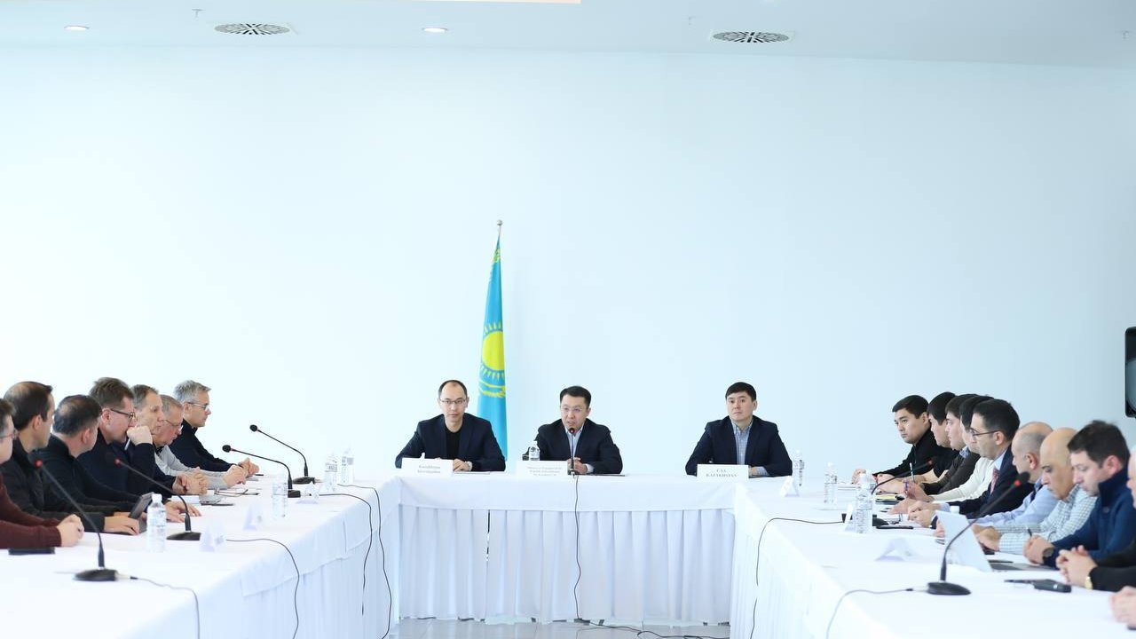 Təyyarə qəzasını araşdıran Qazaxıstan komissiyası iş planını müəyyənləşdirib