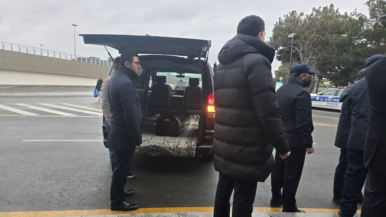 Ekipaj üzvlərinin cənazələri vida mərasimi üçün hava limanına gətirildi (FOTO/VİDEO)