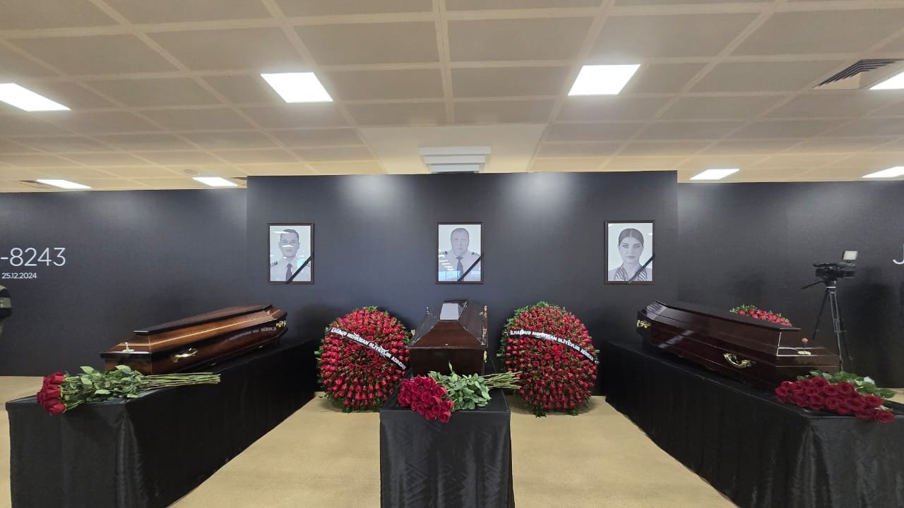 Təyyarə qəzasında həlak olan ekipaj üzvlərinə “Azərbaycanın Milli Qəhrəmanı” adı verildi