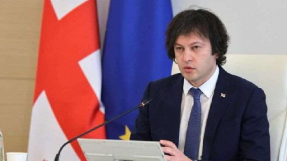 İrakli Kobaxidze: Fransa prezidenti məhv olmaq üçün qurban verilmiş Ukraynaya baxmalıdır