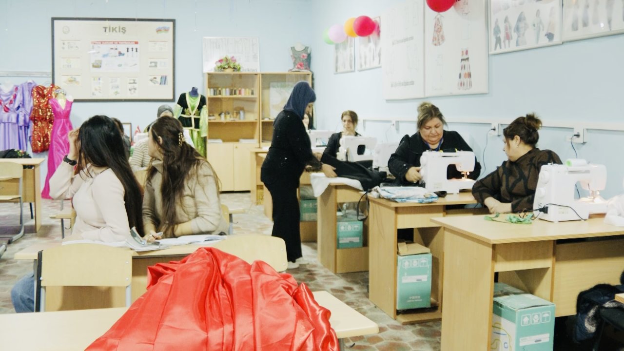 Keçmiş məcburi köçkünlər yurdlarına qayıdandan sonra işlə təmin olunmaqda çətinlik çəkməyəcəklər – Peşə liseyindən reportaj