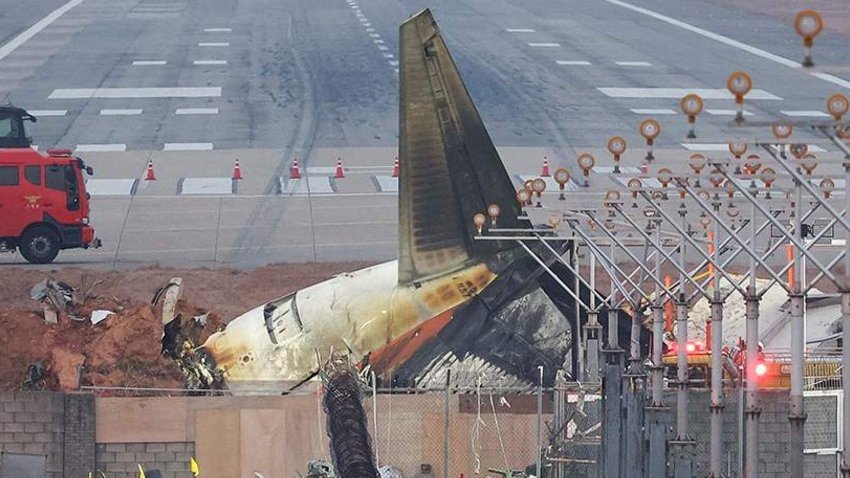 Cənubi Koreya təyyarəsinin "qara qutu”ları qəzadan dörd dəqiqə əvvəl qeydiyyatı dayandırıb