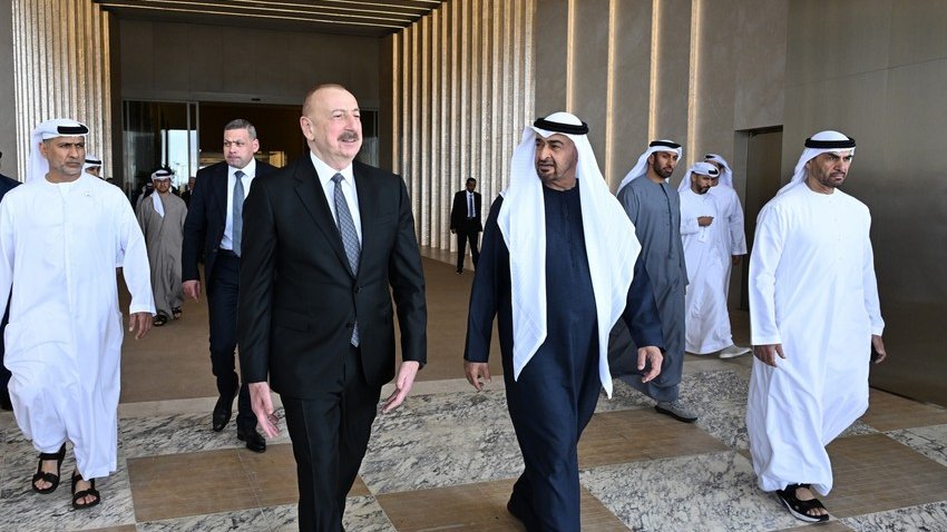 President Ilham Aliyev arrives in UAE for working visit (PHOTO)
