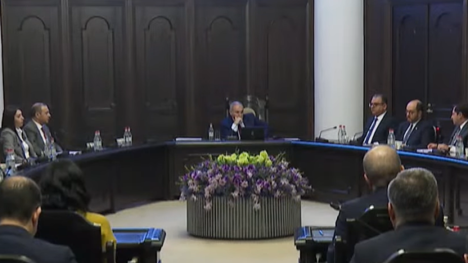 Ermənistan hakimiyyəti orduda qadınların sayını artırmaq niyyətindədir