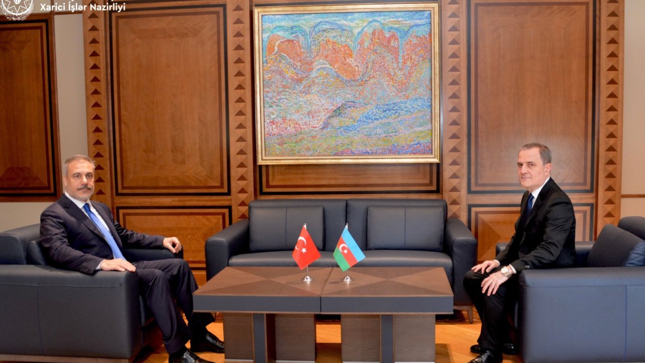 Ceyhun Bayramov və Hakan Fidan Yaxın Şərqdəki vəziyyəti müzakirə ediblər (FOTO) (ƏLAVƏ OLUNUB)