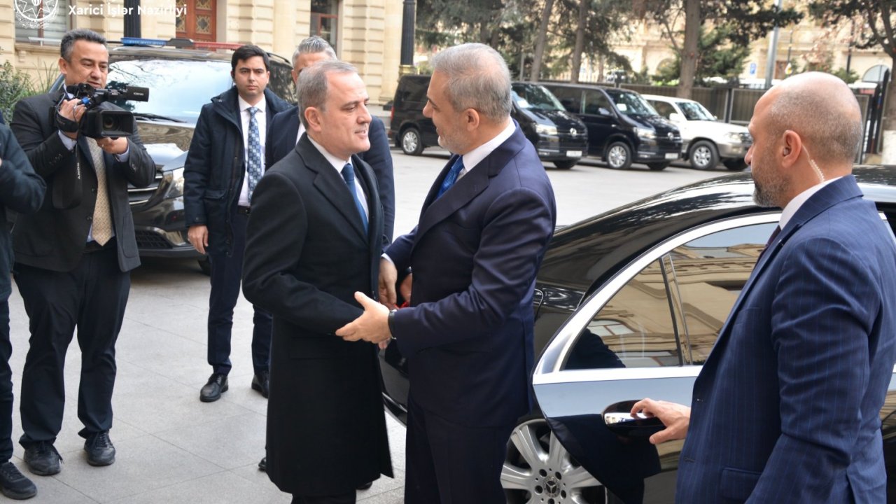 Ceyhun Bayramovla Hakan Fidanın təkbətək görüşü keçirilir (FOTO)