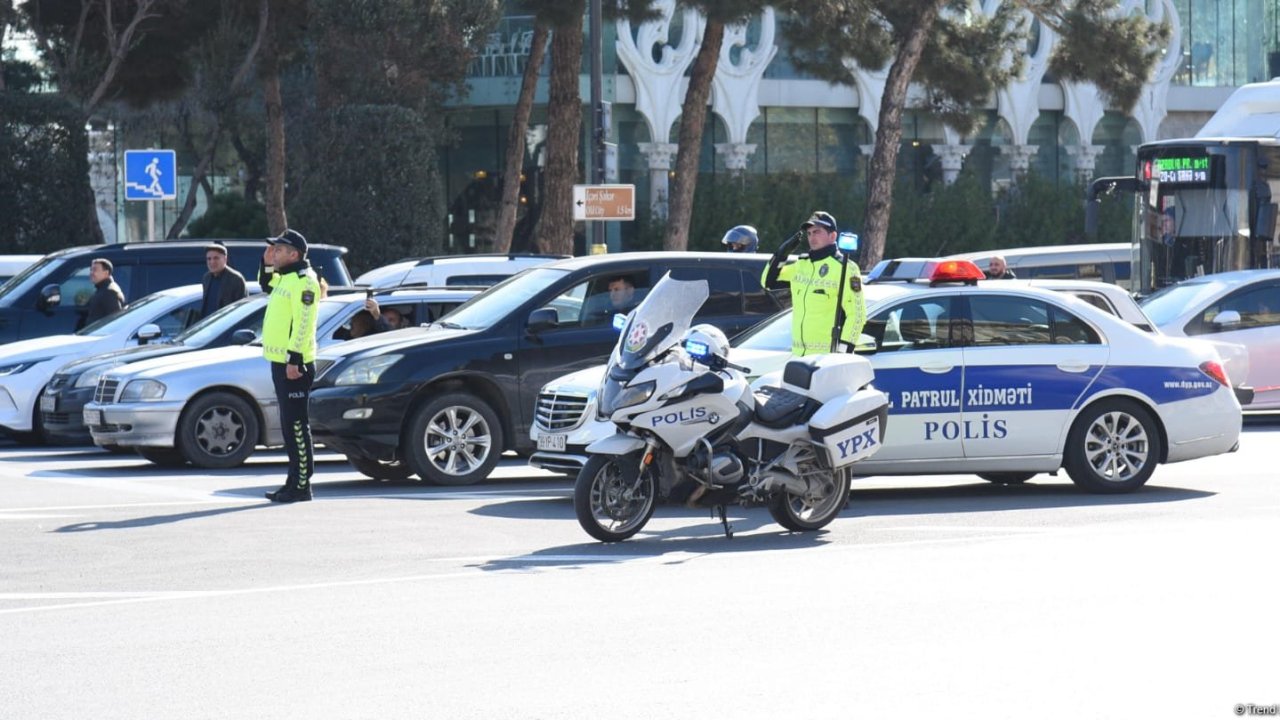 Azərbaycanda 20 Yanvar şəhidlərinin xatirəsi bir dəqiqəlik sükutla yad edildi (FOTO/VIDEO)