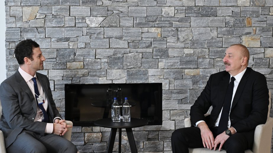 Prezident İlham Əliyev Davosda “The Goldman Sachs Group İnc.” şirkətinin qlobal məsələlər üzrə prezidenti Cared Kohen ilə görüşüb
