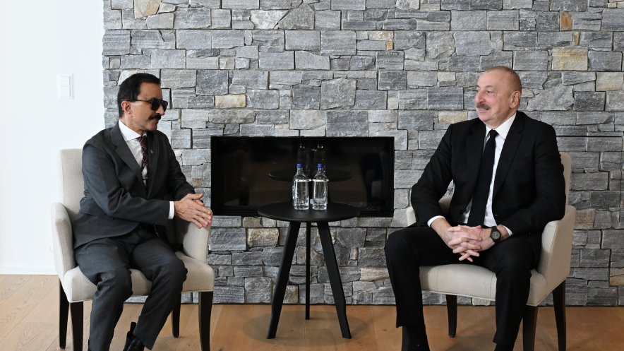 Prezident İlham Əliyev Davosda “DP World” şirkətlər qrupunun sədri və icraçı direktoru ilə görüşüb (FOTO)