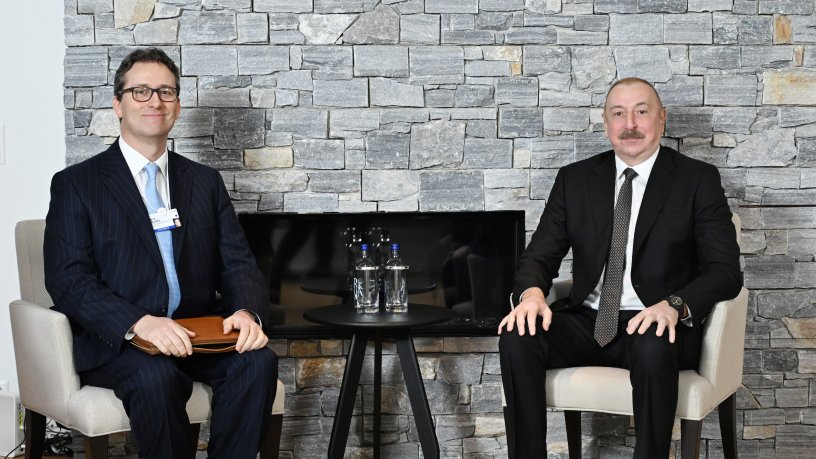 Prezident İlham Əliyev Davosda “OliverWyman Group” şirkətinin Baş icraçı direktoru ilə görüşüb (FOTO)