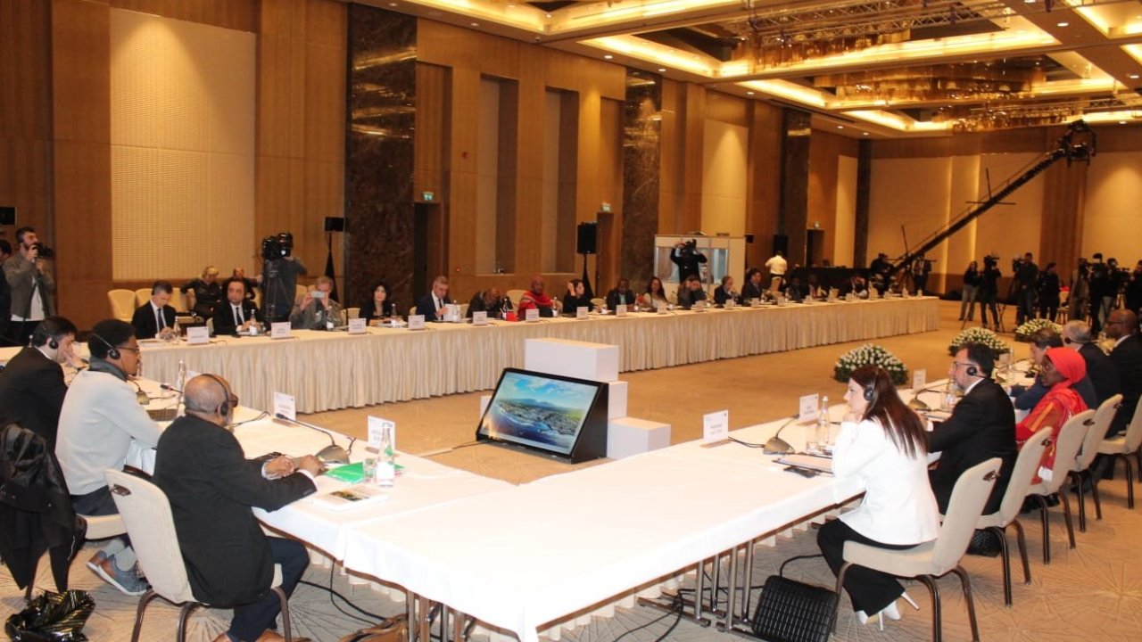 BTQ-nin təşkilatçılığı ilə "Reyunyonun müstəqilliyi: Fransanın müstəmləkə mirasına və suverenlik yoluna baxış" mövzusunda konfrans keçirilir