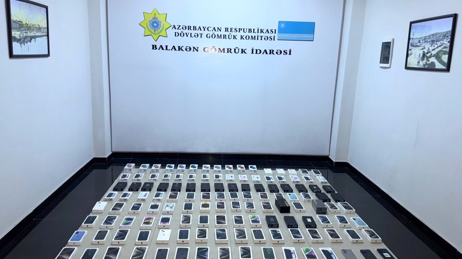 Gömrükçülər 140 ədəd müxtəlif markalı mobil telefon aşkar edib