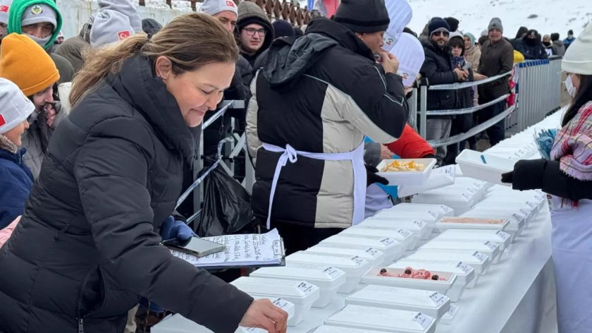 Türkiyənin Ordu şəhəri 1301 dondurma növü ilə Ginnesin Rekordlar Kitabına düşüb