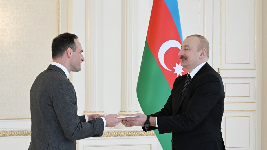 Prezident İlham Əliyev Sloveniyanın Azərbaycanda yeni təyin olunmuş səfirinin etimadnaməsini qəbul edib  YENİLƏNİB