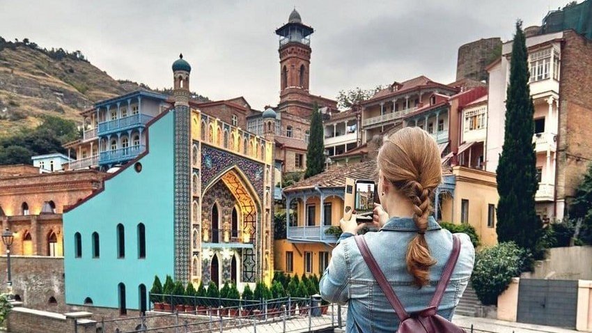 Gürcüstan turizm gəlirlərini 7 %-dən çox artırıb
