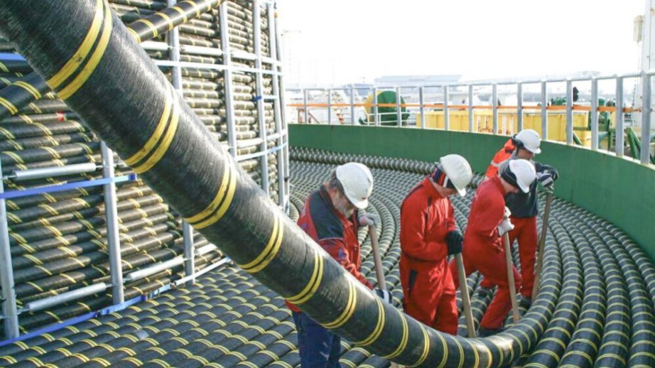 Qazaxıstan Xəzər dənizinin dibi ilə fiber-optik rabitə xəttinin tikintisinə başladığını elan edib