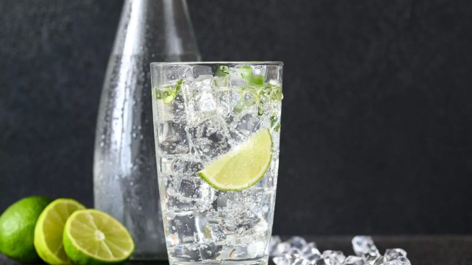 Qazlı su içmək arıqlamağa kömək edə bilər – ARAŞDIRMA