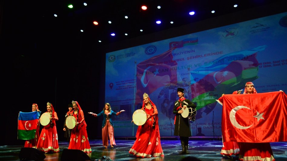 Türkiyədəki “Zəngəzur” Azərbaycan Xalq Rəqsləri Ansamblının üzvləri mükafatlandırılıb