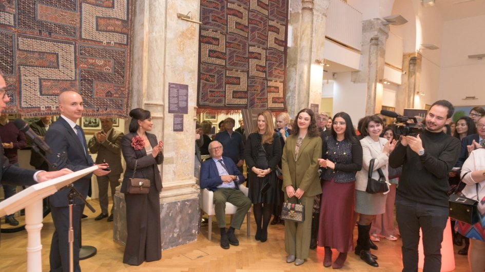 “Freywille”nin Qarabağın vərni xalçasından ilhamlanaraq yaratdığı “Sehrli xalça” kolleksiyası Vyanada təqdim olunub