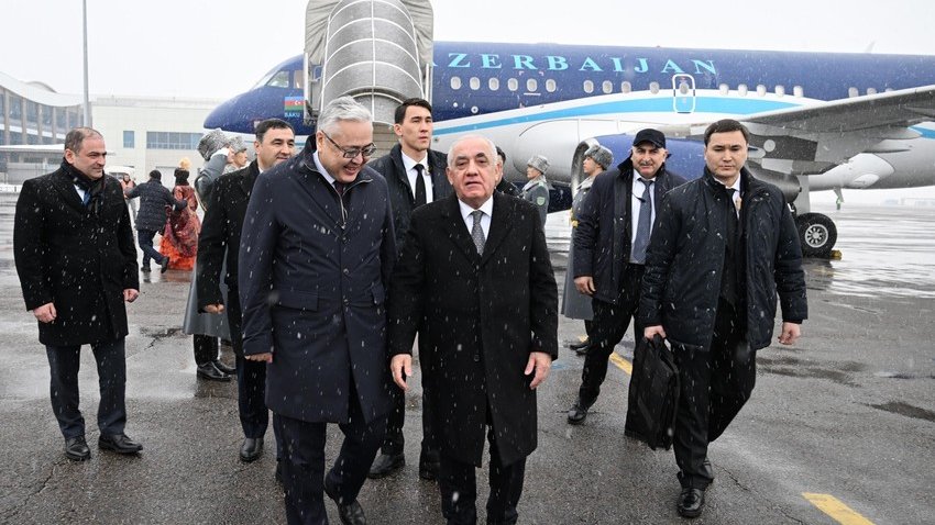 Əli Əsədov Almatıda işgüzar səfərdədir