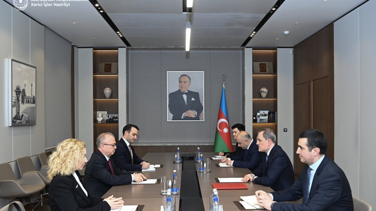 Ceyhun Bayramov Türkiyənin Azərbaycana yeni təyin olunmuş səfirinin etimadnaməsinin surətini qəbul edib