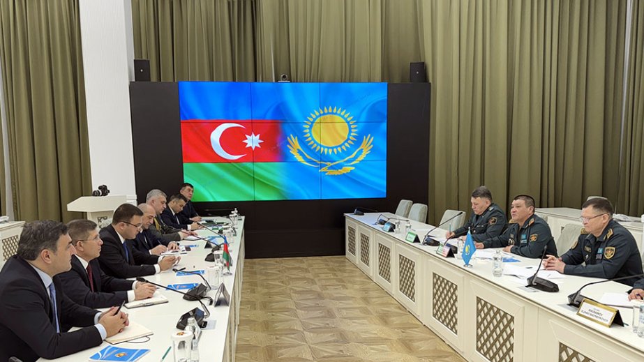 Azerbaijan, Kazakhstan mull military cooperation