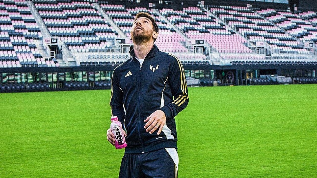 Lionel Messi futbol tarixinin ən yaxşısı seçilib