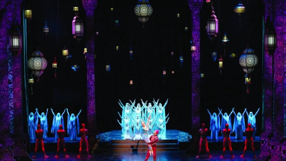 “Min bir gecə” baleti yeni quruluşda Omanda təqdim edilib
