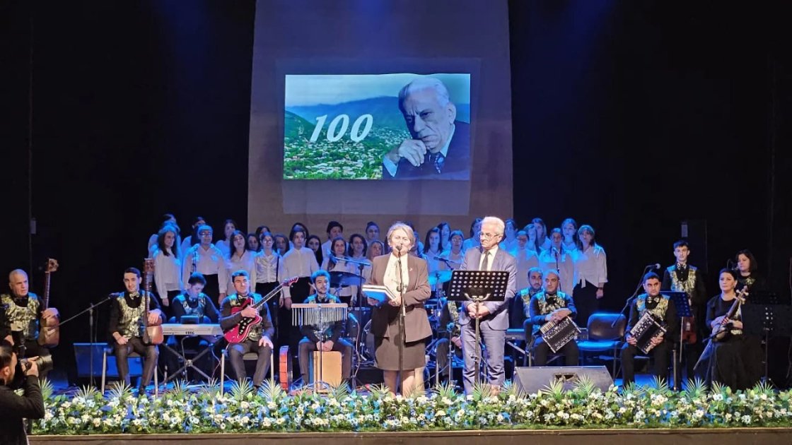 Şəkidə Xalq şairi Bəxtiyar Vahabzadənin 100 illiyi münasibətilə konsert proqramı təqdim olunub