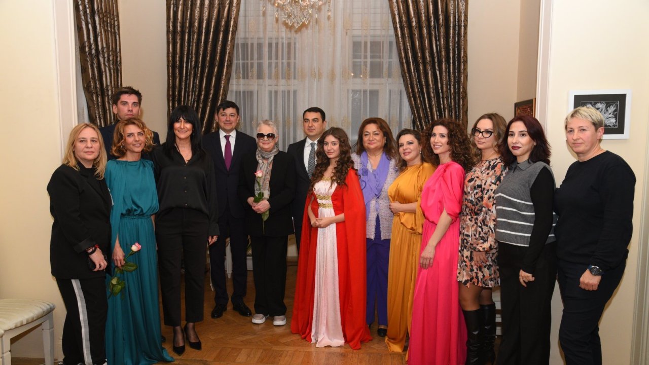 Maqsud İbrahimbəyov Yaradıcılıq Mərkəzində “Sevgi haqqında” kiçik ədəbi-poetik tamaşanın premyerası baş tutub