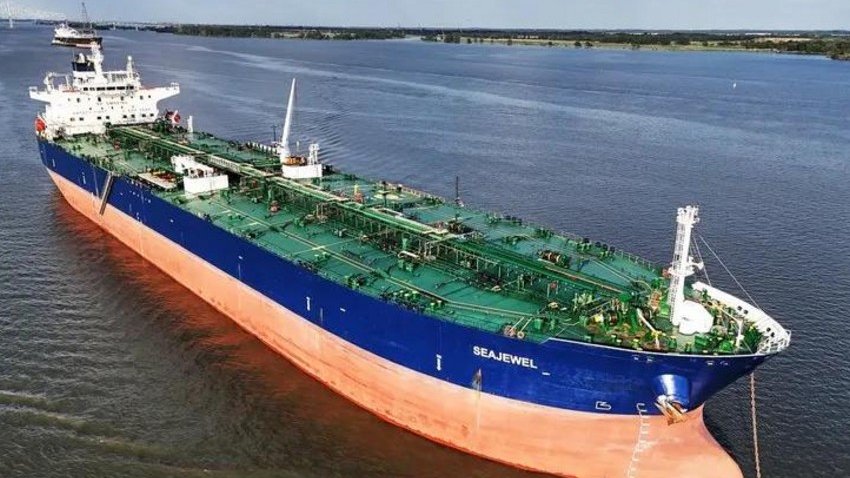 İtaliyanın sahilində neft tankerində partlayışlar olub