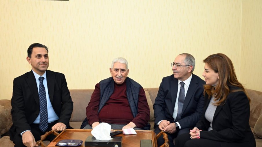 Mədəniyyət Nazirliyinin nümayəndələri Xalq artisti Arif Babayevi ziyarət ediblər