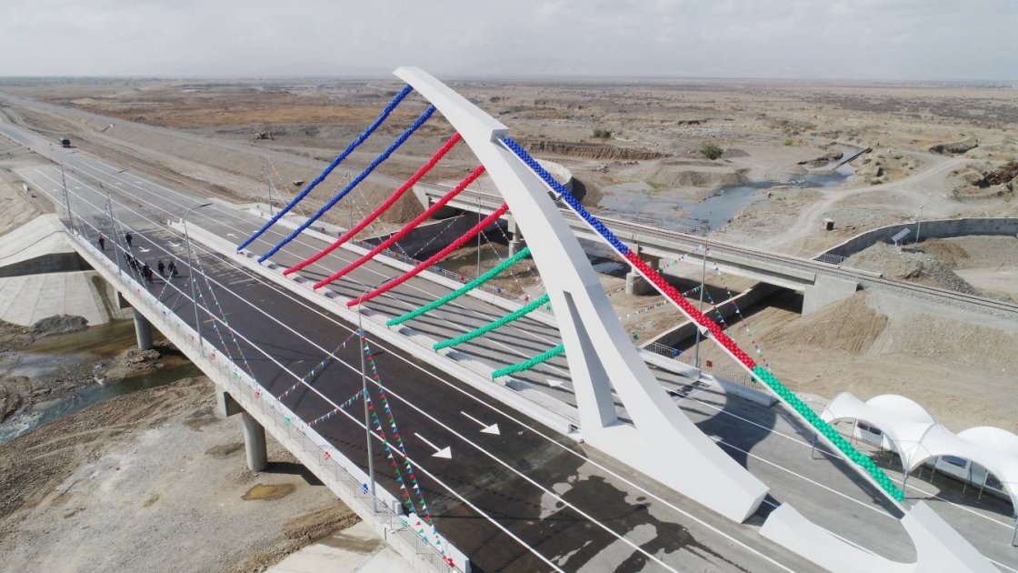 Bu gün avtomobil yolları işçilərinin peşə bayramı günüdür