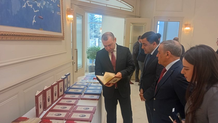 Ankarada Nizami Gəncəvinin türk dilinə tərcümə olunmuş “Sirlər xəzinəsi”nin təqdimatı olub