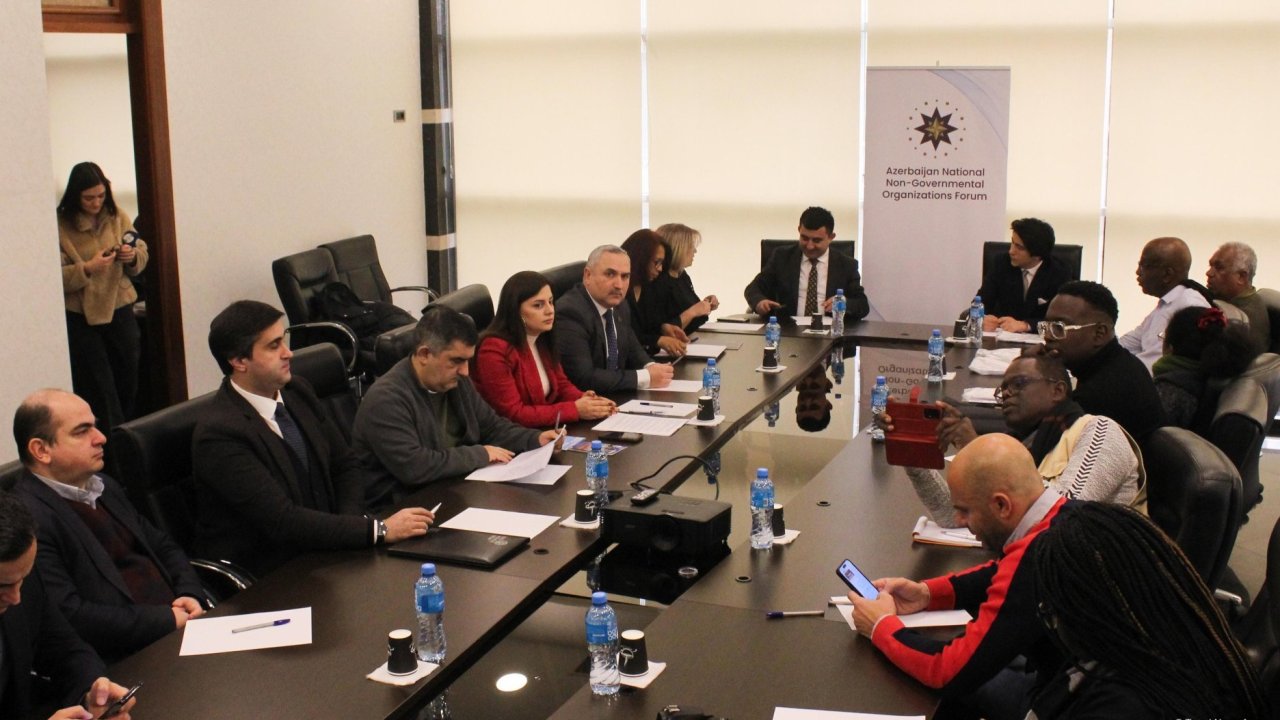 Bakıda Fransa zülmündən əziyyət çəkən dənizaşırı ərazilərlə Azərbaycan vətəndaş cəmiyyətlərinin dialoqu keçirilib