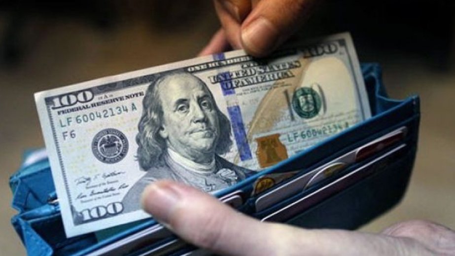 Fiziki şəxslərin əmanətlərinin dollarlaşması azalıb